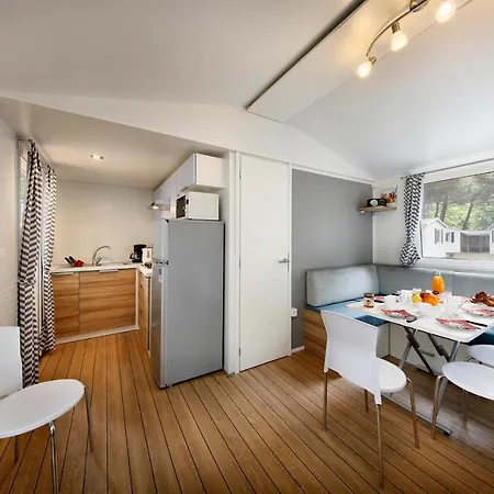 Knaus Campingpark Кемпинг Валькенрид